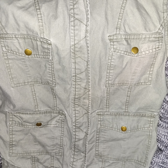 Cute hooded Jacket with multiple pockets - Picture 4 of 8